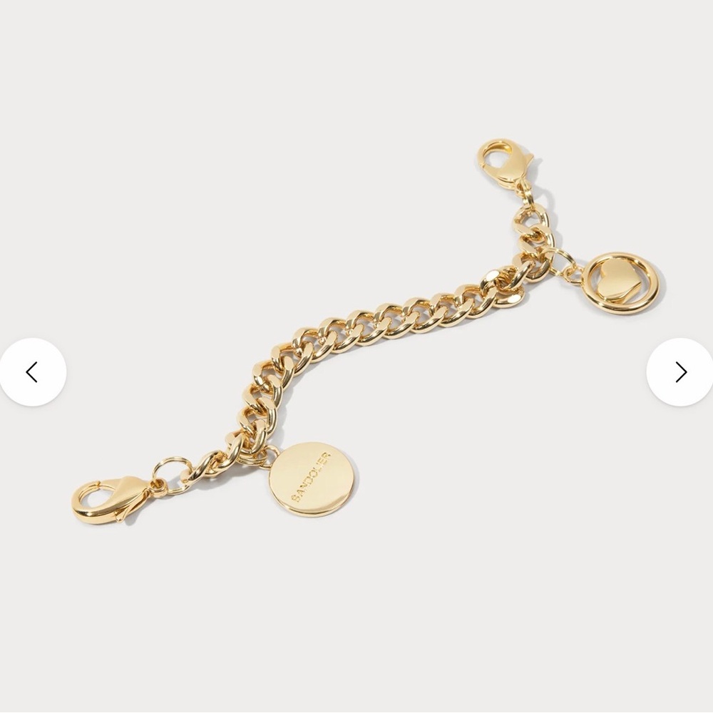 BANDOLIER- Charm Wristlet
CIRCLE HEART CHARM IN GOLD (new with tags)